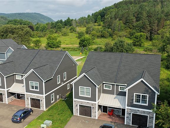 3rd image of 30 Glen Burn Trl