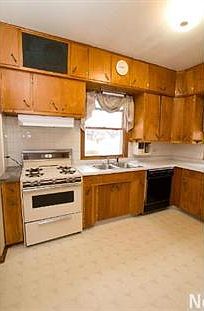 4th image of 3835 Emerson Ave N