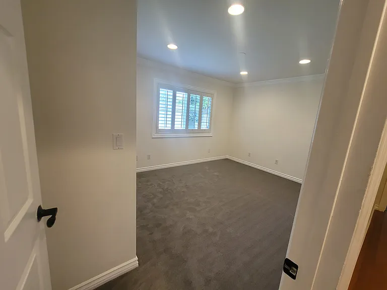 1311 W Sandison St — Photo 17