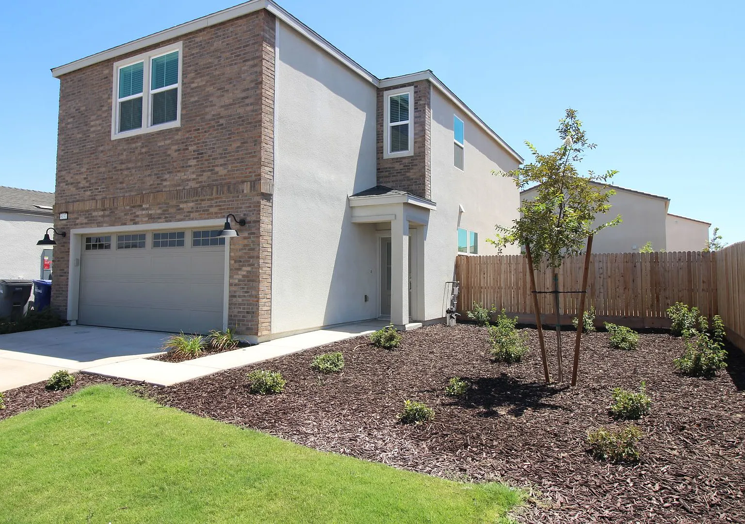 Brand New Lennar Home with Solar — Photo 2