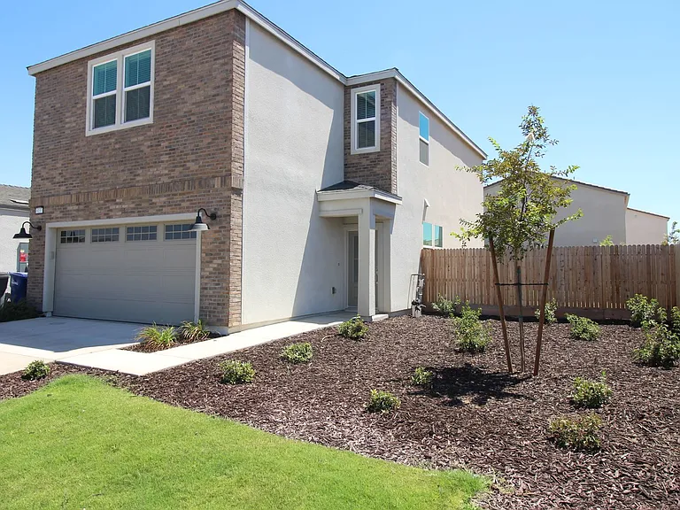 6137 W Ramona Way — Photo 2