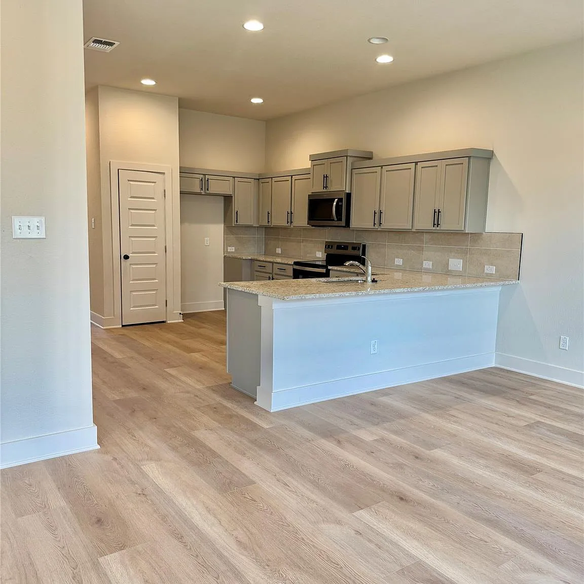3 bed, 2.0 bath, 1536 sqft, $1,650 — Photo 3