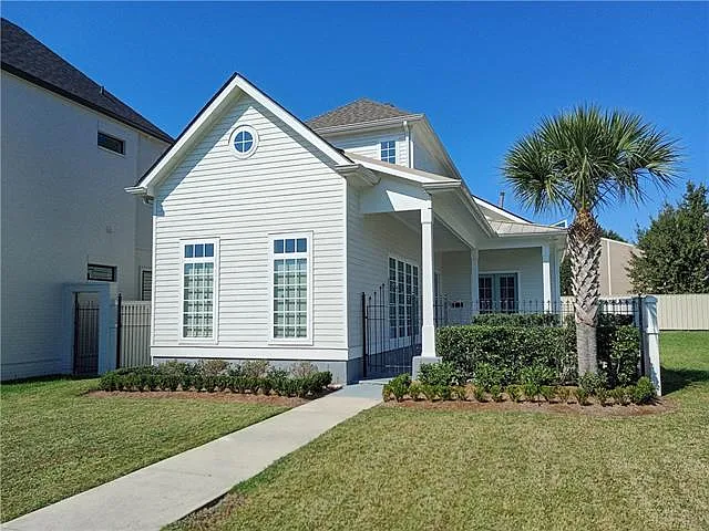 3 bed, 2.5 bath, 2023 sqft, $4,500 — Photo 2