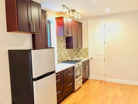 2nd image of 117 Jefferson Ave APT 4B