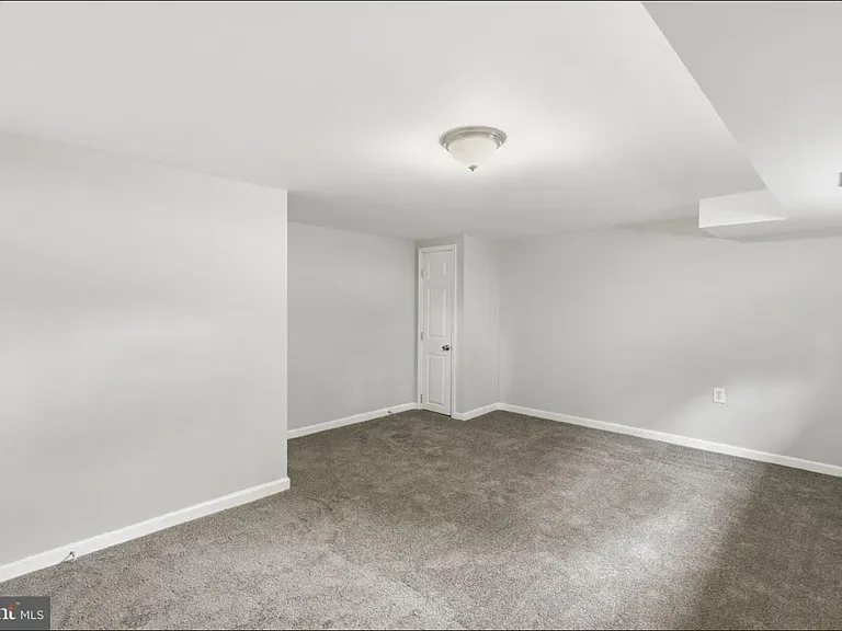 1107 N Marlyn Ave — Photo 8