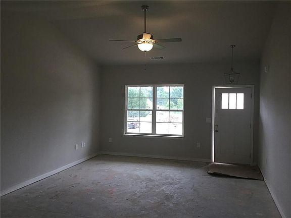 5th image of 204 Ashwood Ln