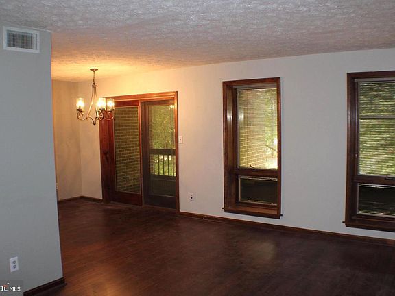 2nd image of 44695 White Oak Ct