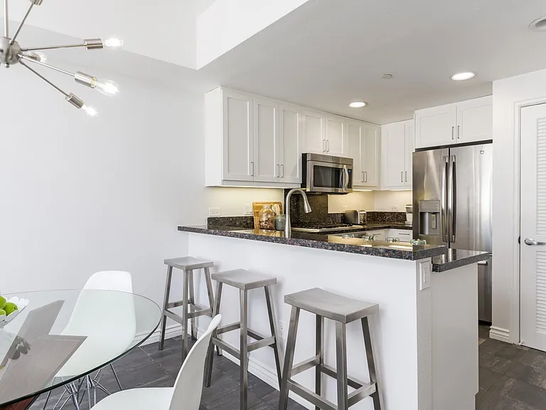 875 G St #405 — Photo 9