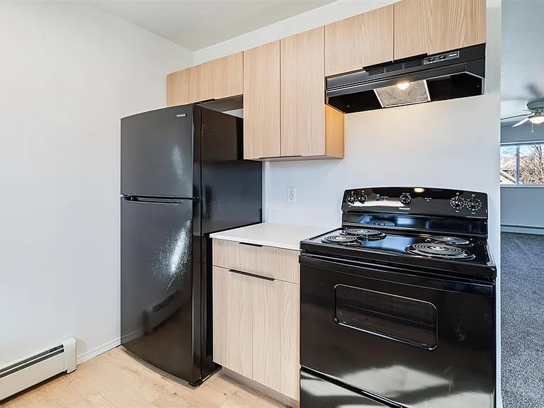 North Russell Apts-1650 N Russell — Photo 38