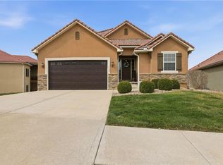 1528 SW Antiquity Dr, Lees Summit, MO 64081