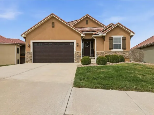 1528 SW Antiquity Dr, Lees Summit, MO 64081