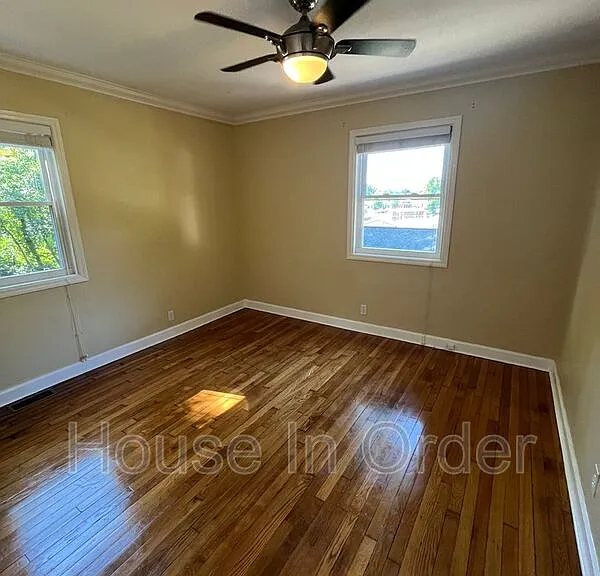 34 Erskine Ave — Photo 8