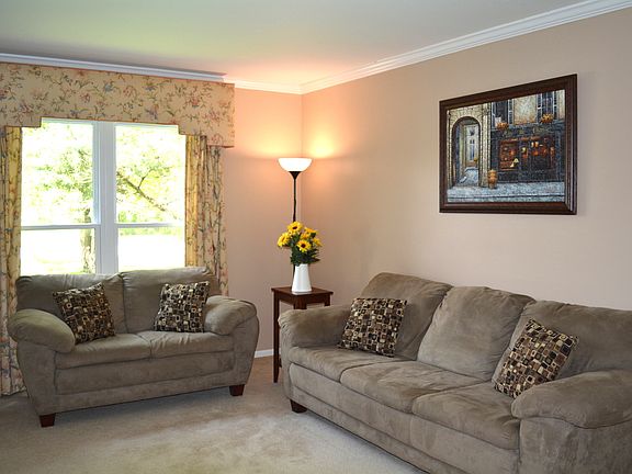 3rd image of 955 Jameson Way