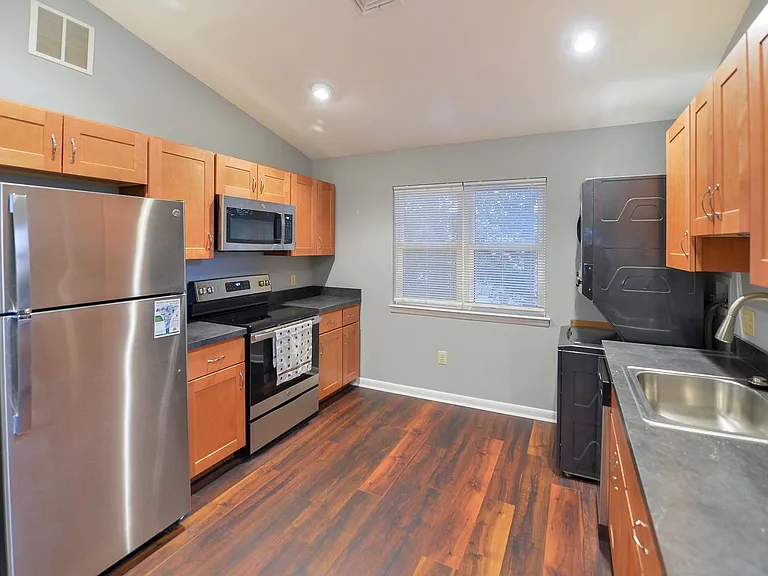 107 E Kings Hwy — Photo 10