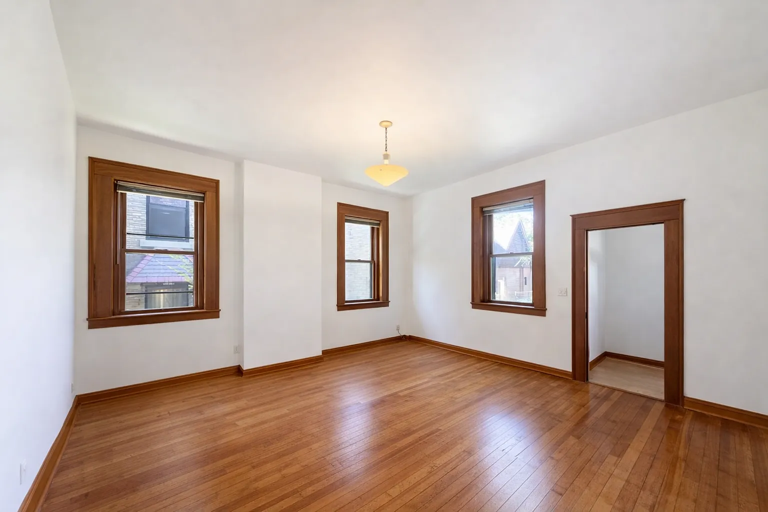 335 Summit Ave — Photo 3