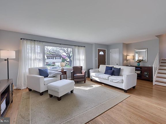 3rd image of 67 Oberlin Ave