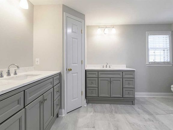 3rd image of 323 Queensway Dr