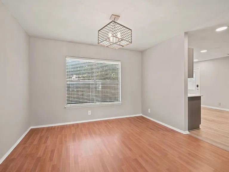 2410 Cedar Trce — Photo 8