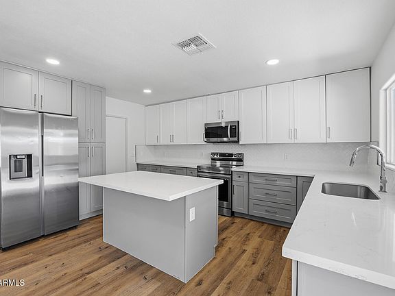 2nd image of 2704 N YUCCA Street