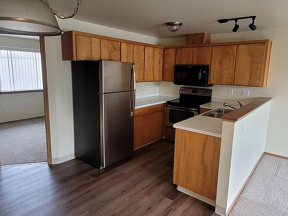 2nd image of 915 S College St APT B