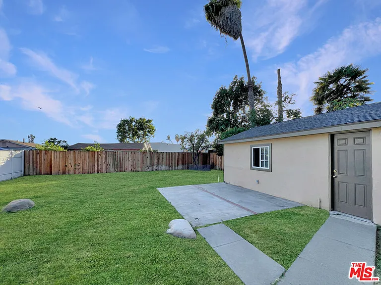8905 Nogal Ave — Photo 9