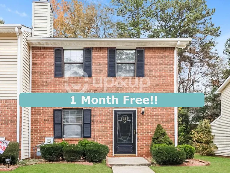 1425 Springleaf Cir SE — Photo 1