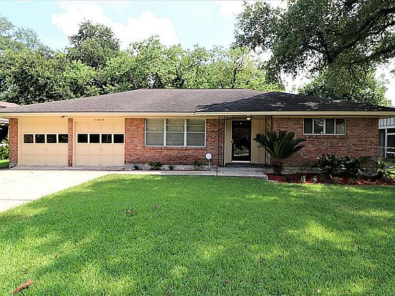 2nd image of 10819 Cedarhurst Dr
