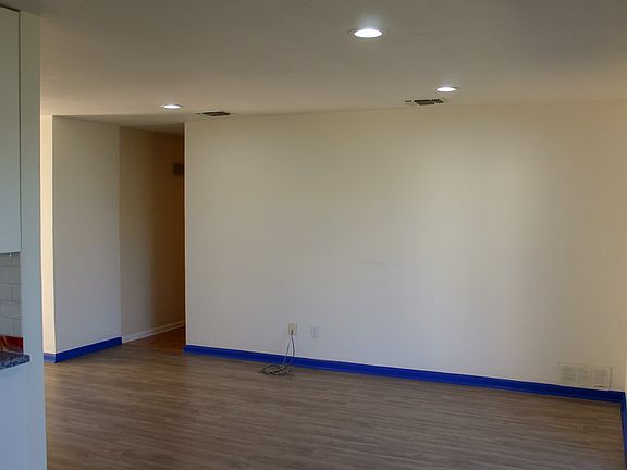 3rd image of 603 Mountain Dr S