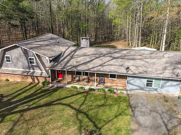 3rd image of 672 Thomas Rd