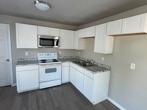 3rd image of 3211 W Cesar E Chavez Blvd #2
