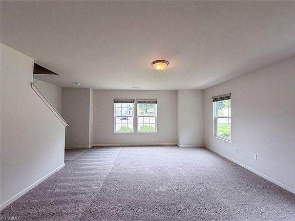 3rd image of 411 Sandybrooke Dr