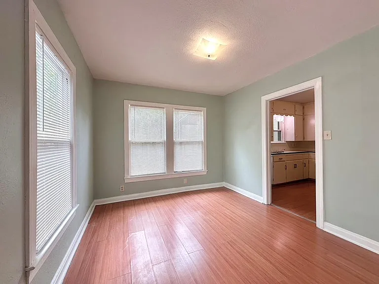 914 E 39th St #1 — Photo 19