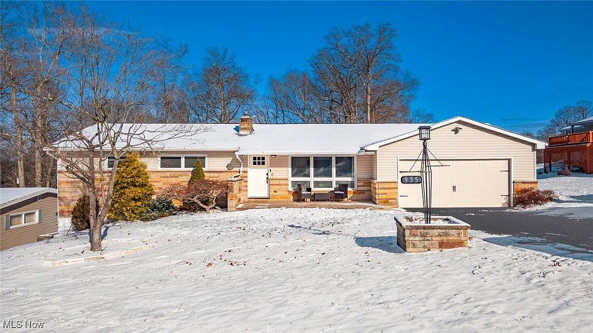 935 Blossom Ln, Zanesville, OH 43701 | Zillow