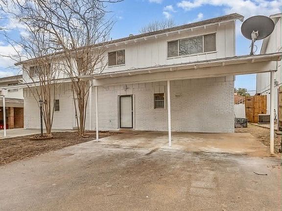 2nd image of 2135 Fleur De Lis Ct