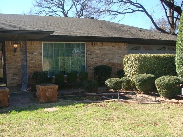 2nd image of 1325 W Redbud Dr