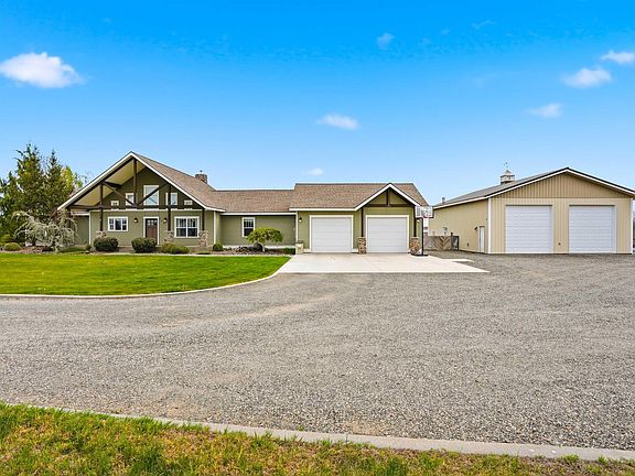 4th image of 230 Albro Rd