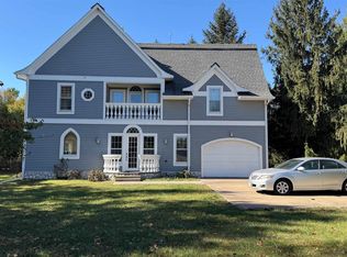 2105 Silverlakes Cir, Fairfield, IA 52556