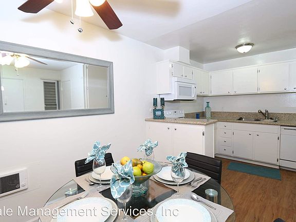 5th image of 18339 Collins St APT 04