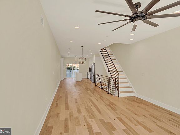 3rd image of 2621 Reed St