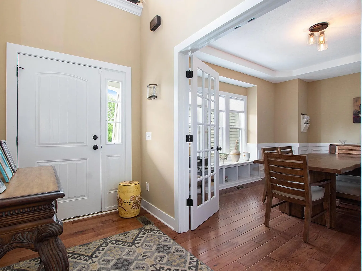 5 bed, 3906 sqft, $3,650 — Photo 2