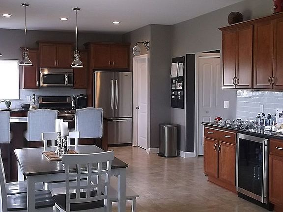 2nd image of 1502 Woodlake Ln