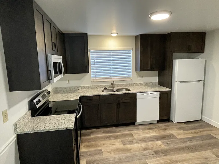 880 West Ln #678 — Photo 6