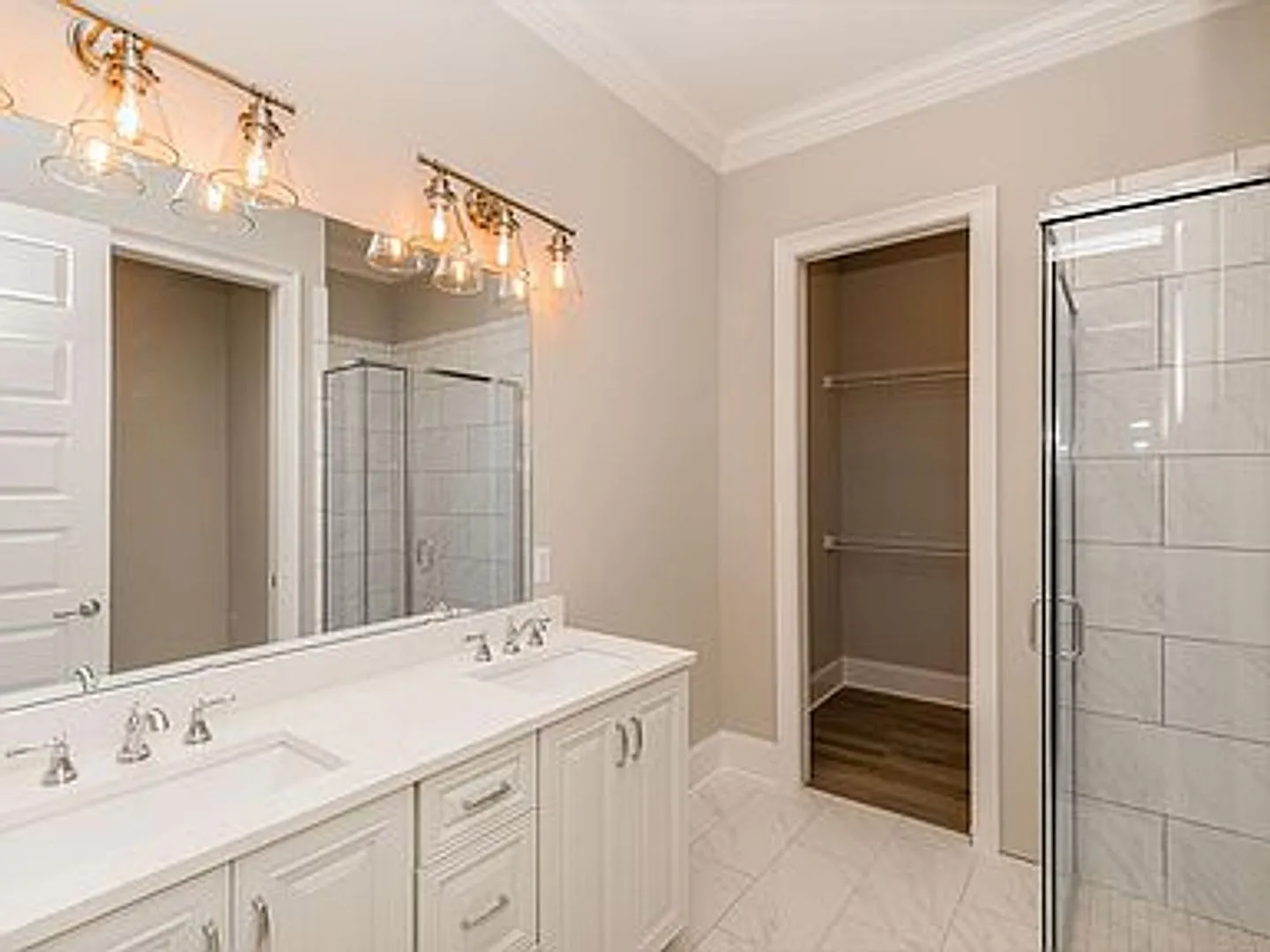 4 Bed | 4 Bath Townhome Minutes from Downtown & Campus Available for Fall 2027! — Photo 2