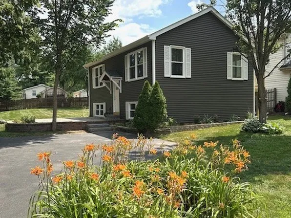 3816 Illinois St, Crystal Lake, IL 60014