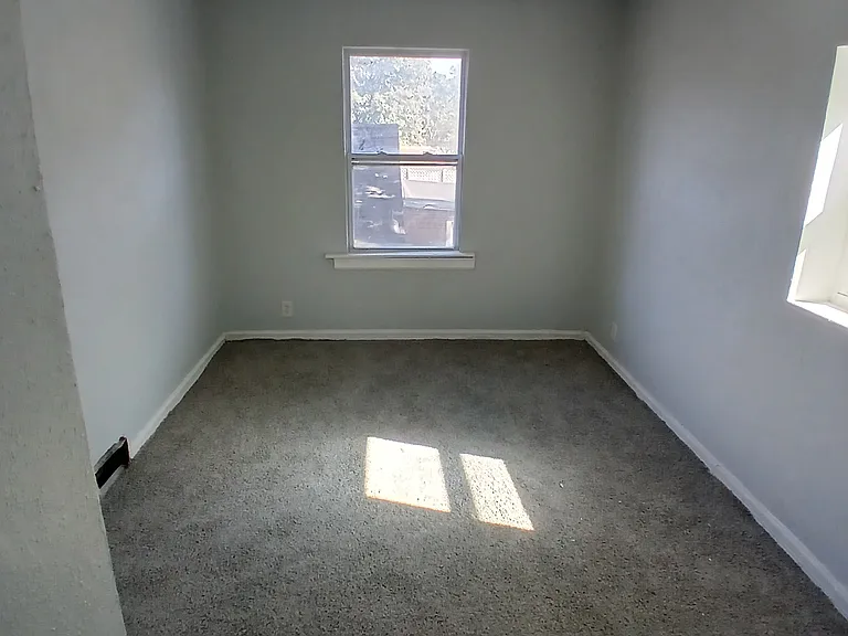 1613 Jackson Ave — Photo 8
