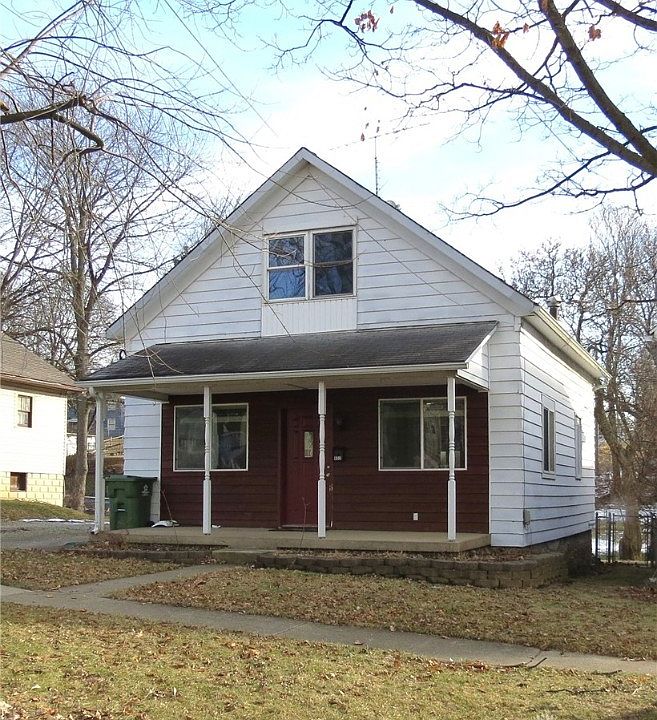 1st image of 832 N Main Ave