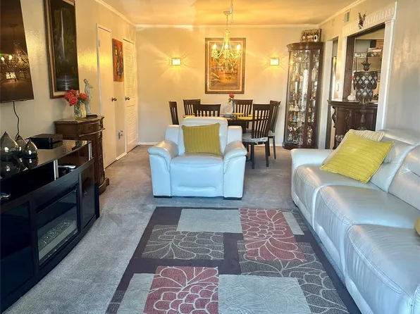 124 Santa Barbara Drive, Plainview, NY 11803