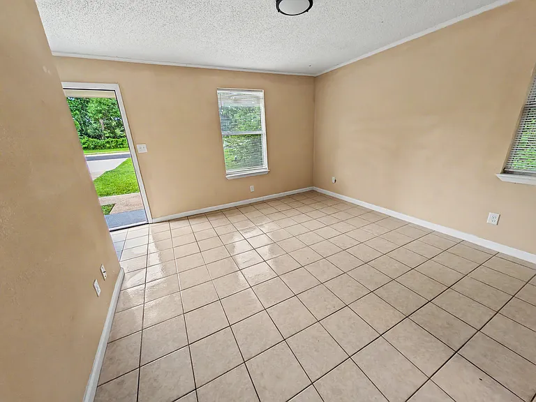 1007 Winton Ave #A — Photo 5