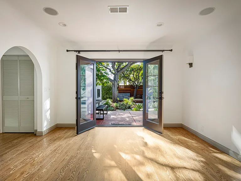 1169 S Sierra Bonita Ave — Photo 17