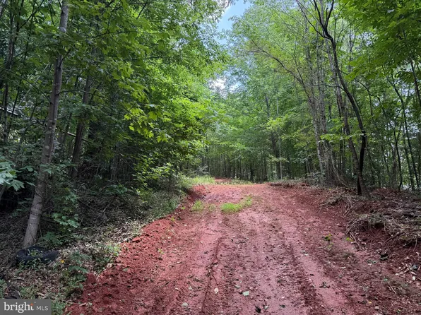 Lancer Ln, Martinsville, VA 24112